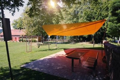 Bewegliches Sonnensegel Bewegliches Sonnensegel - Beschattung von großen Flächen